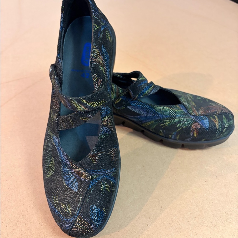 Wolky Black and Blue Floral Women's Low Wedge/Flats